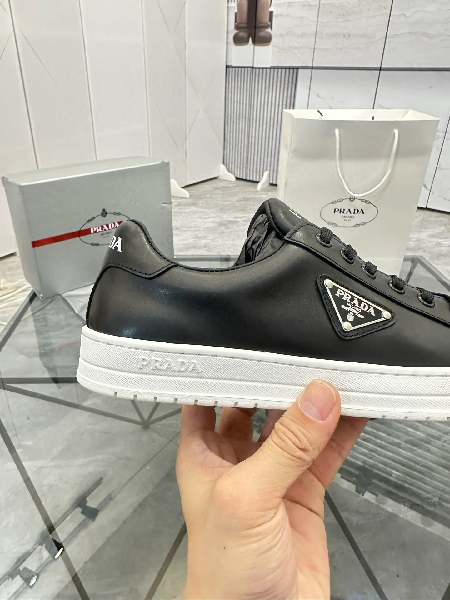 Men's shoes for sale 💰: 💰P540¥ High-end top quality Product trademark: Prada *"Prada*" low-top casual shoes Regular size: 38-45 (can be customized to 46) Product materials: imported first-layer cowhide for the upper, water-dyed cowhide lining, cowhide feet, original outsole. No.: 001